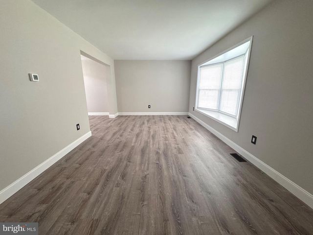 8 FRAMINGHAM RD, Edgewater Park Twp, NJ 08010