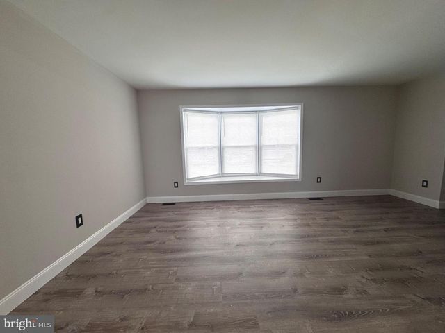 8 FRAMINGHAM RD, Edgewater Park Twp, NJ 08010