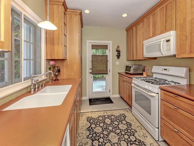 628 GRANADA AVENUE, Venice, FL 34285