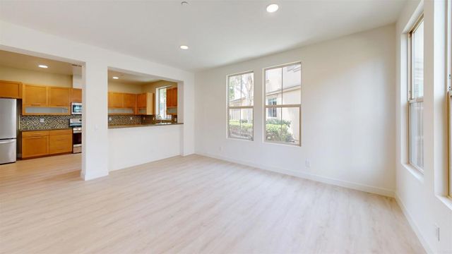 10710 Canyon Grove Trail 31, San Diego, CA 92130