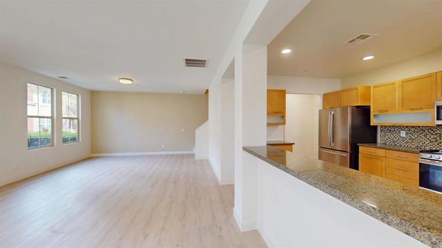 10710 Canyon Grove Trail 31, San Diego, CA 92130