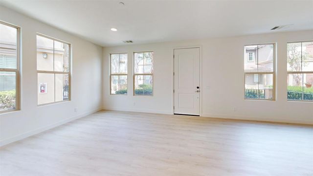 10710 Canyon Grove Trail 31, San Diego, CA 92130