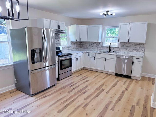 3639 Robin Dr, Louisville, KY 40216
