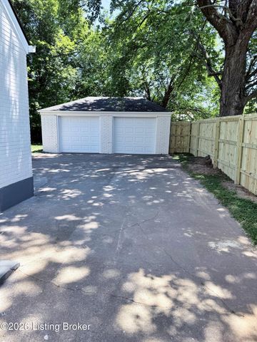 3639 Robin Dr, Louisville, KY 40216