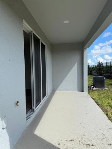 2582 OLYMPIC DR, Davenport, FL 33837