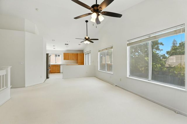 9510 Village Tree Dr, Elk Grove, CA 95758