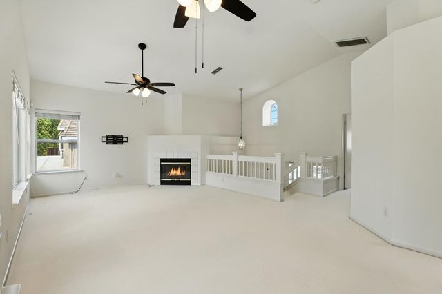 9510 Village Tree Dr, Elk Grove, CA 95758