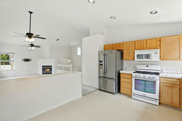 9510 Village Tree Dr, Elk Grove, CA 95758