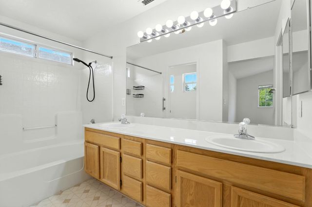 9510 Village Tree Dr, Elk Grove, CA 95758