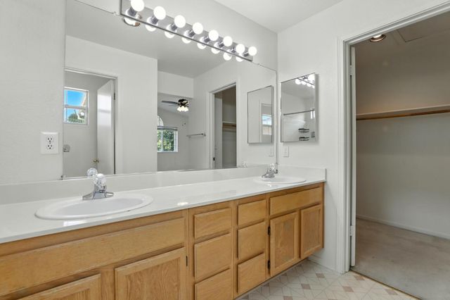 9510 Village Tree Dr, Elk Grove, CA 95758