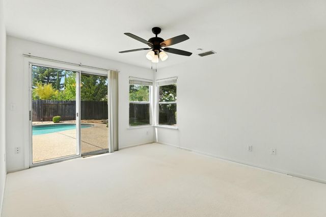 9510 Village Tree Dr, Elk Grove, CA 95758