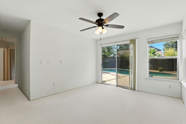 9510 Village Tree Dr, Elk Grove, CA 95758