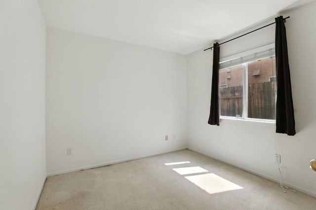 9510 Village Tree Dr, Elk Grove, CA 95758