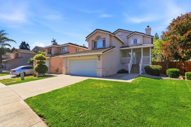 9510 Village Tree Dr, Elk Grove, CA 95758
