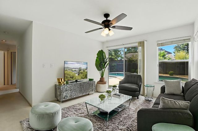 9510 Village Tree Dr, Elk Grove, CA 95758