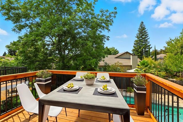 9510 Village Tree Dr, Elk Grove, CA 95758