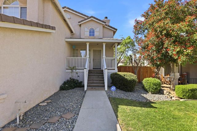 9510 Village Tree Dr, Elk Grove, CA 95758