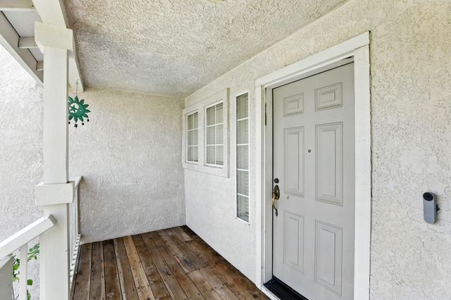 9510 Village Tree Dr, Elk Grove, CA 95758