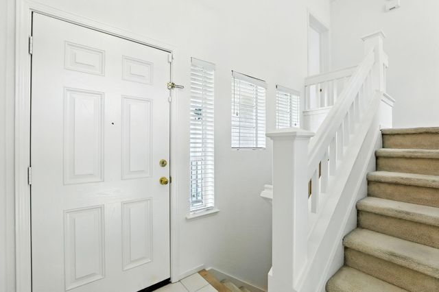 9510 Village Tree Dr, Elk Grove, CA 95758