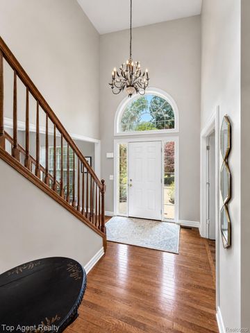 26321 Daria Circle E, Lyon Charter Township, MI 48178