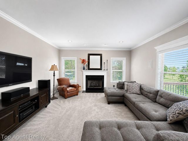 26321 Daria Circle E, Lyon Charter Township, MI 48178