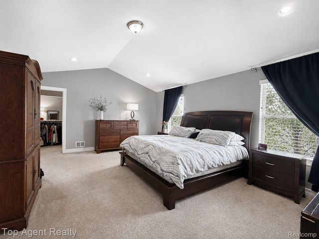 26321 Daria Circle E, Lyon Charter Township, MI 48178