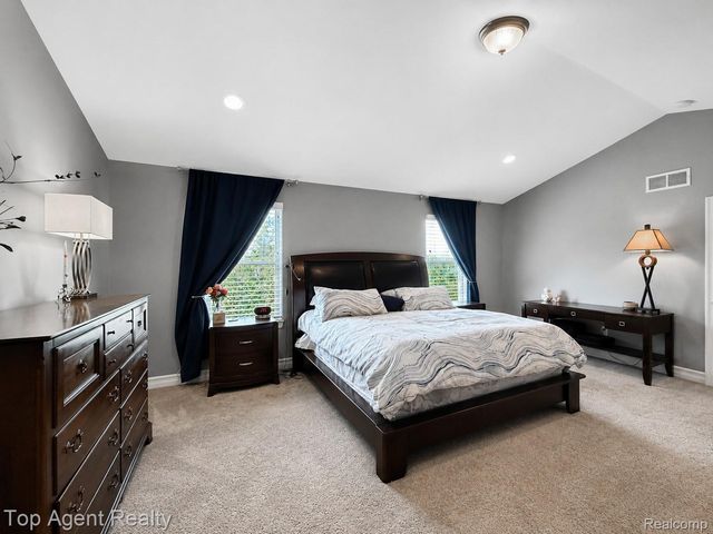 26321 Daria Circle E, Lyon Charter Township, MI 48178