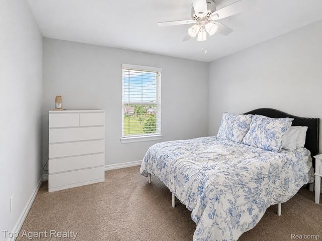 26321 Daria Circle E, Lyon Charter Township, MI 48178