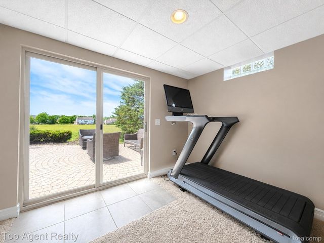 26321 Daria Circle E, Lyon Charter Township, MI 48178