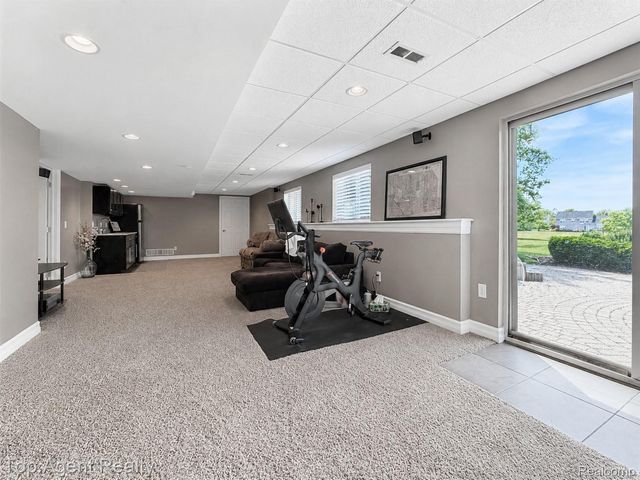 26321 Daria Circle E, Lyon Charter Township, MI 48178