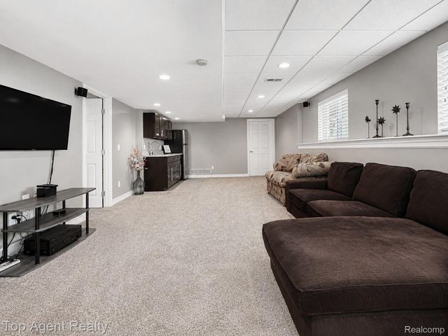 26321 Daria Circle E, Lyon Charter Township, MI 48178