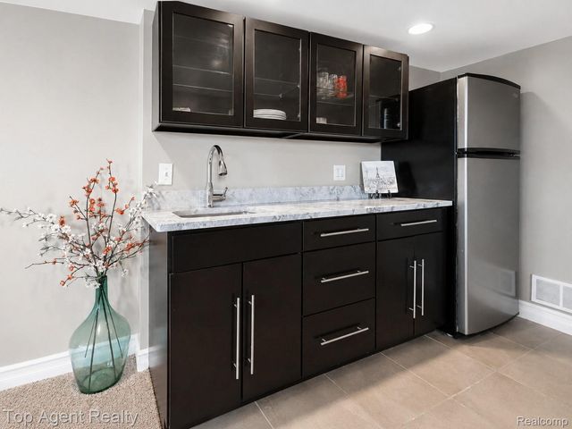 26321 Daria Circle E, Lyon Charter Township, MI 48178