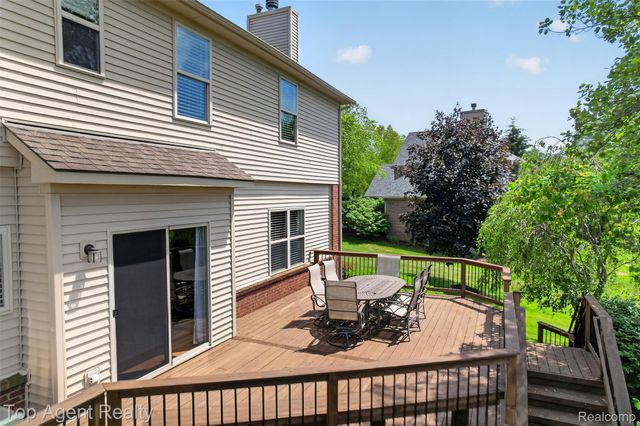 26321 Daria Circle E, Lyon Charter Township, MI 48178