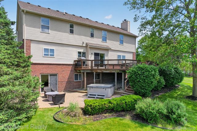 26321 Daria Circle E, Lyon Charter Township, MI 48178