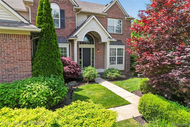 26321 Daria Circle E, Lyon Charter Township, MI 48178