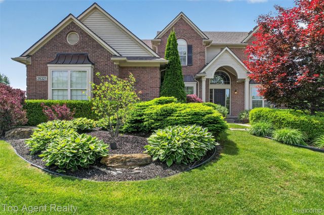 26321 Daria Circle E, Lyon Charter Township, MI 48178