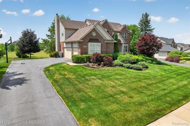 26321 Daria Circle E, Lyon Charter Township, MI 48178