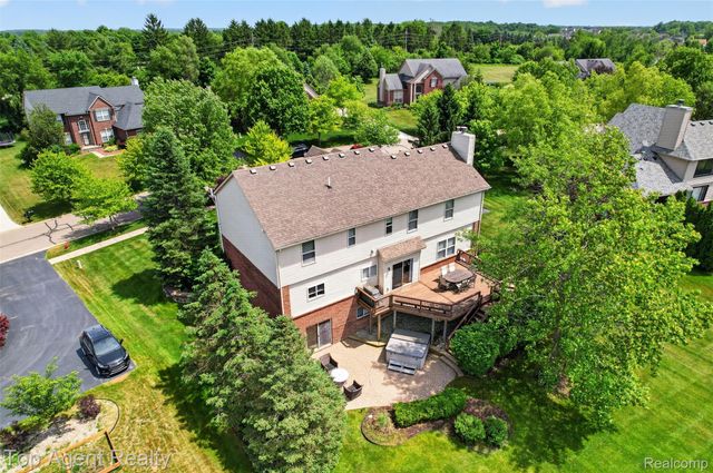26321 Daria Circle E, Lyon Charter Township, MI 48178