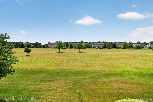 26321 Daria Circle E, Lyon Charter Township, MI 48178