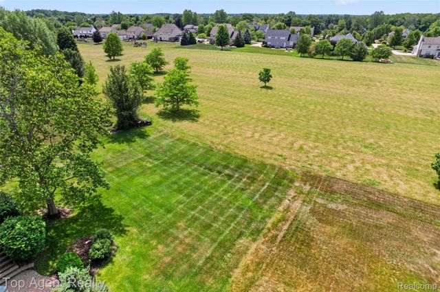 26321 Daria Circle E, Lyon Charter Township, MI 48178