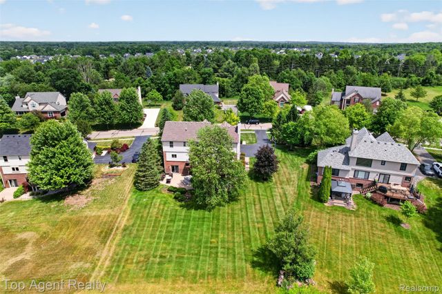 26321 Daria Circle E, Lyon Charter Township, MI 48178