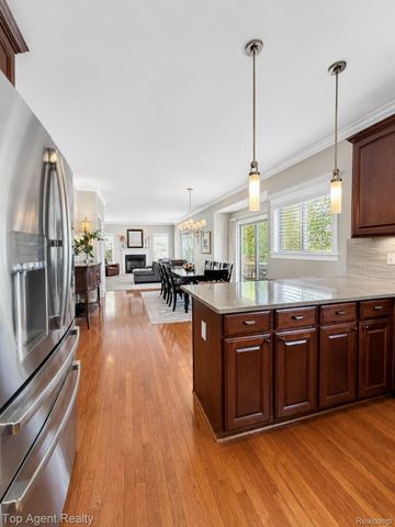 26321 Daria Circle E, Lyon Charter Township, MI 48178