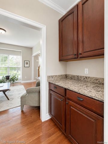 26321 Daria Circle E, Lyon Charter Township, MI 48178