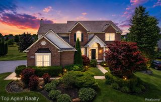 26321 Daria Circle E, Lyon Charter Township, MI 48178