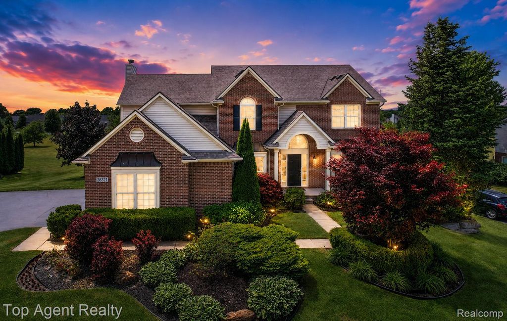 26321 Daria Circle E, Lyon Charter Township, MI 48178