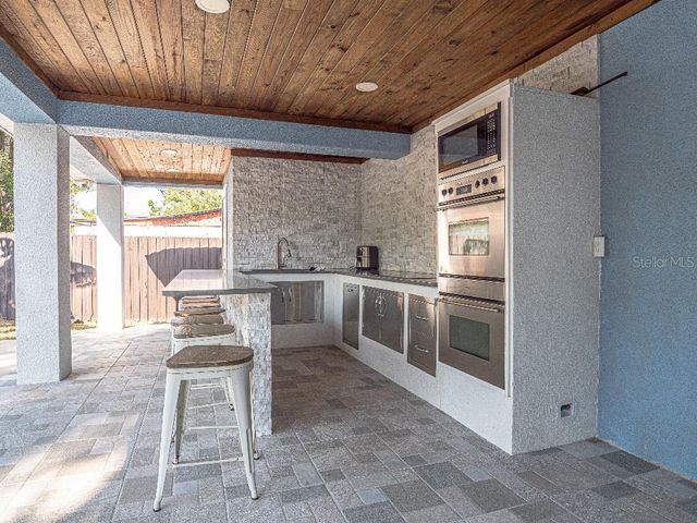 6814 N GLEN AVENUE, Tampa, FL 33614