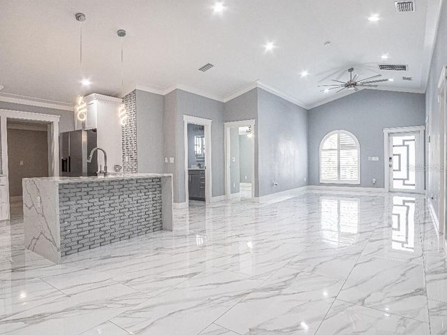 6814 N GLEN AVENUE, Tampa, FL 33614