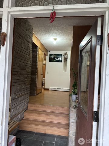 16545 Des Moines Memorial Drive S, Burien, WA 98148