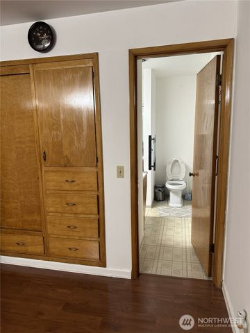 16545 Des Moines Memorial Drive S, Burien, WA 98148