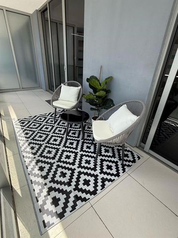 1300 Brickell Bay Dr, Miami, FL 33131